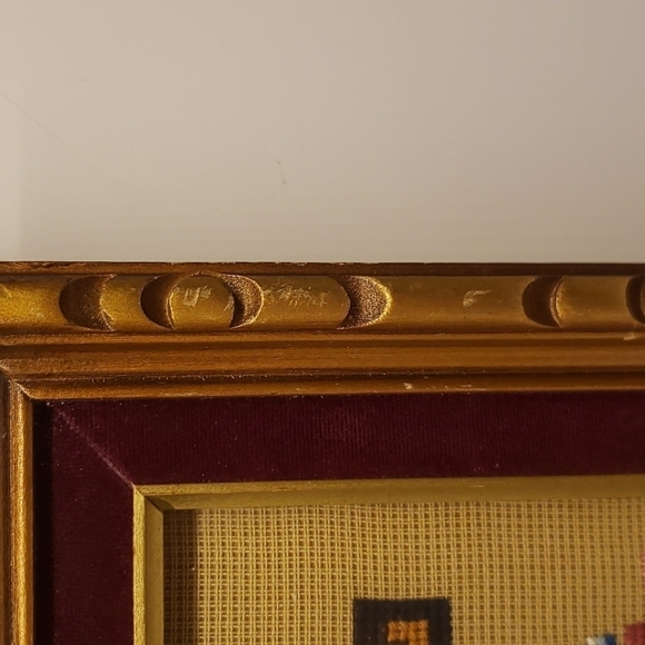 VINTAGE Handmade Framed Crucifix flowers croched hooked Frame Size 12" x 9.25" - Picture 5 of 6